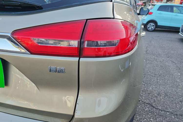 Used Geely Auto Emgrand X7 Sport 2016 1.8TD Automatic ZhiZun Version Right Rear Taillight