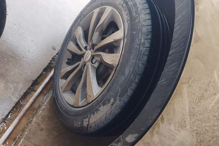 Used Geely Auto Emgrand X7 Sport 2016 1.8TD Automatic Smart Model Right Rear Wheel Hub