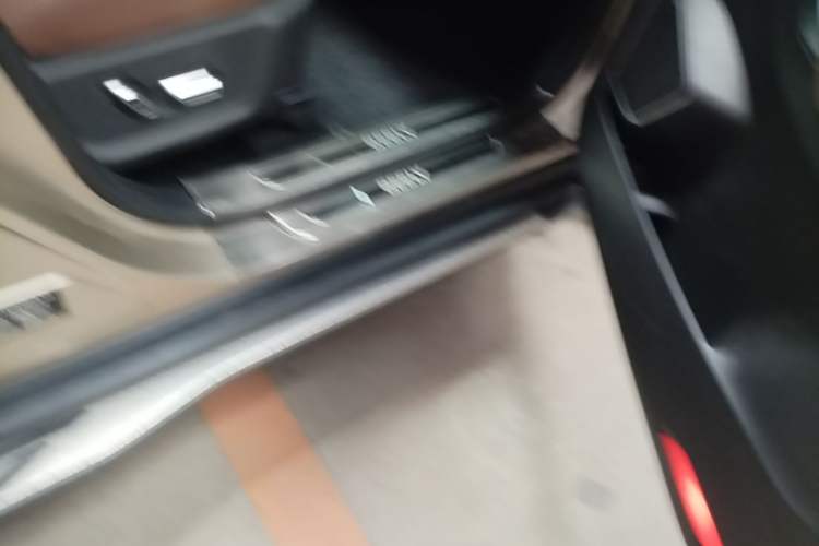 Used Geely Auto Emgrand X7 Sport 2016 1.8TD Automatic ZhiZun Version Right Side Sill