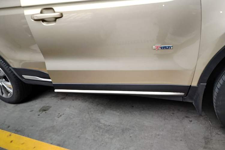 Used Geely Auto Emgrand X7 Sport 2016 1.8TD Automatic Smart Connectivity Version Right Side Sill