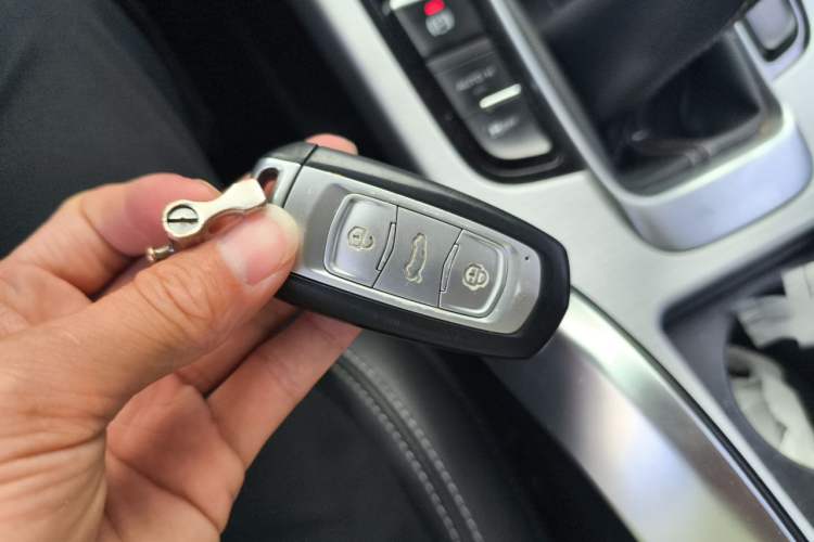 Used Geely Auto Emgrand X7 Sport 2016 2.0L Manual Smart Connect Version Vehicle Key