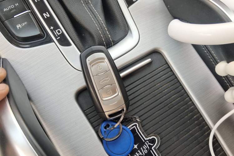 Used Geely Auto Emgrand X7 Sport 2016 1.8TD Automatic Smart Connectivity Version Vehicle Key