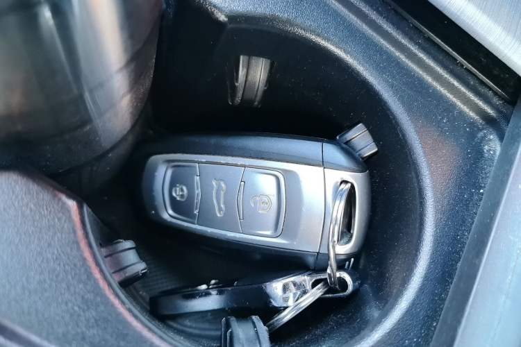 Used Geely Auto Emgrand X7 Sport 2016 1.8TD Automatic Smart Connectivity Version Vehicle Key
