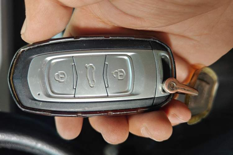 Used Geely Auto Emgrand X7 Sport 2016 2.0L Manual Smart Connect Version Vehicle Key