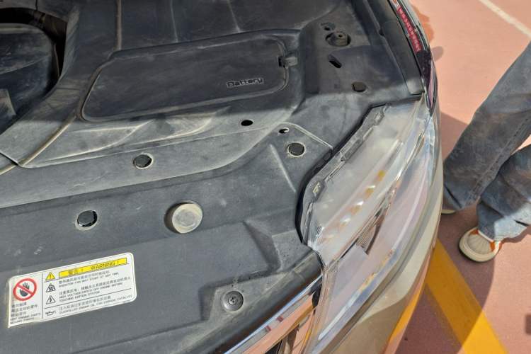 Used Geely Auto Emgrand X7 Sport 2016 2.0L Manual Smart Connect Version Engine Bay Left
