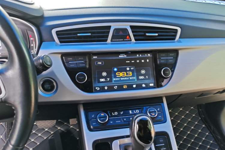 Used Geely Auto Emgrand X7 Sport 2016 1.8TD Automatic Smart Model Audio And AC Panel