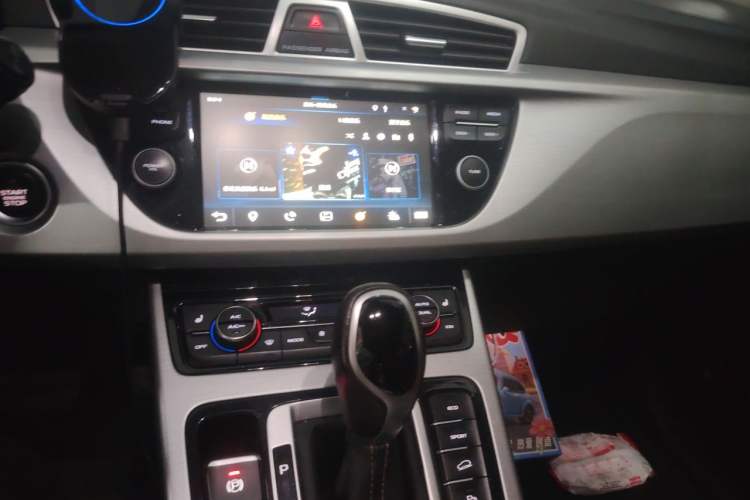 Used Geely Auto Emgrand X7 Sport 2016 1.8TD Automatic ZhiZun Version Audio And AC Panel