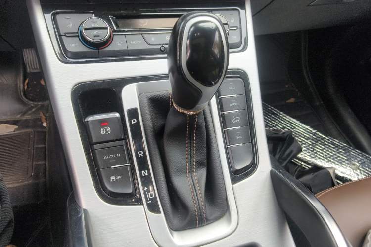 Used Geely Auto Emgrand X7 Sport 2016 1.8TD Automatic ZhiZun Version Gear Lever