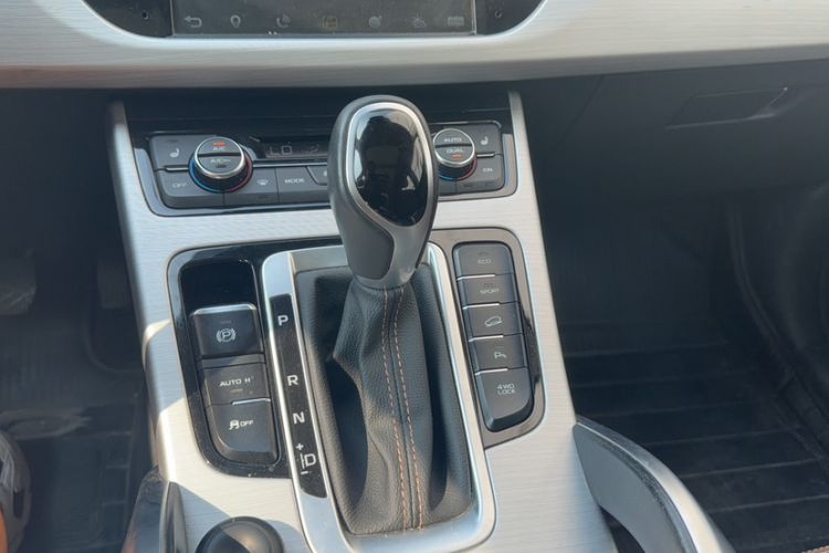 Used Geely Auto Emgrand X7 Sport 2016 1.8TD Automatic All-Wheel-Drive ZhiZun Edition Gear Lever