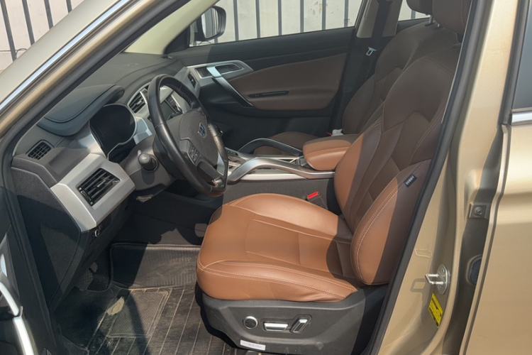 Used Geely Auto Emgrand X7 Sport 2016 1.8TD Automatic All-Wheel-Drive ZhiZun Edition Interior 2