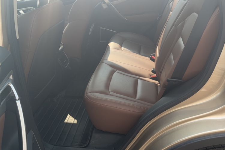 Used Geely Auto Emgrand X7 Sport 2016 1.8TD Automatic All-Wheel-Drive ZhiZun Edition Interior 3