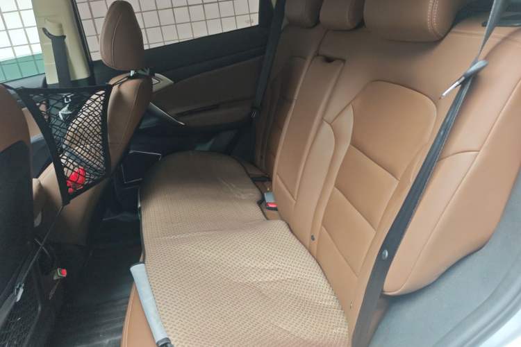 Used Geely Auto Emgrand X7 Sport 2016 1.8TD Automatic All-Wheel-Drive ZhiZun Edition Left Rear Seat
