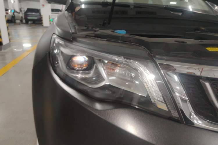 Used Geely Auto Emgrand X7 Sport 2016 1.8TD Automatic ZhiZun Version Right Front Headlight