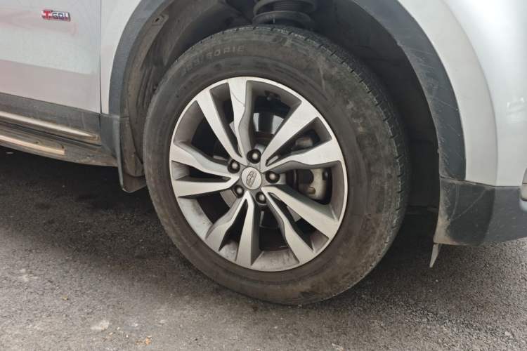 Used Geely Auto Emgrand X7 Sport 2016 1.8TD Automatic All-Wheel-Drive ZhiZun Edition Right Front Wheel Hub
