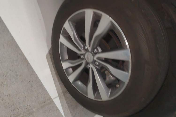 Used Geely Auto Emgrand X7 Sport 2016 1.8TD Automatic ZhiZun Version Right Front Wheel Hub