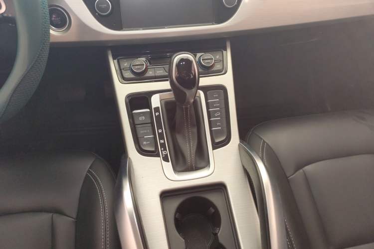 Used Geely Auto Emgrand X7 Sport 2016 1.8TD Automatic Smart Model Gear Lever