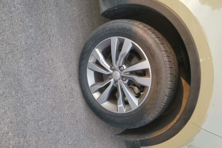 Used Geely Auto Emgrand X7 Sport 2016 1.8TD Automatic ZhiZun Version Right Front Wheel Hub