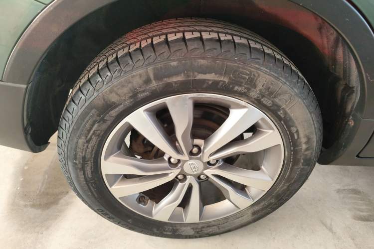 Used Geely Auto Emgrand X7 Sport 2016 1.8TD Automatic Smart Model Right Rear Wheel Hub