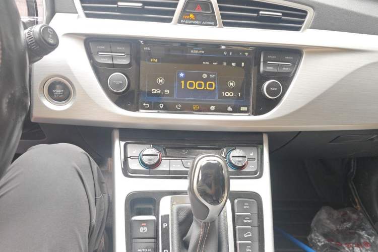 Used Geely Auto Emgrand X7 Sport 2016 1.8TD Automatic ZhiZun Version Audio And AC Panel