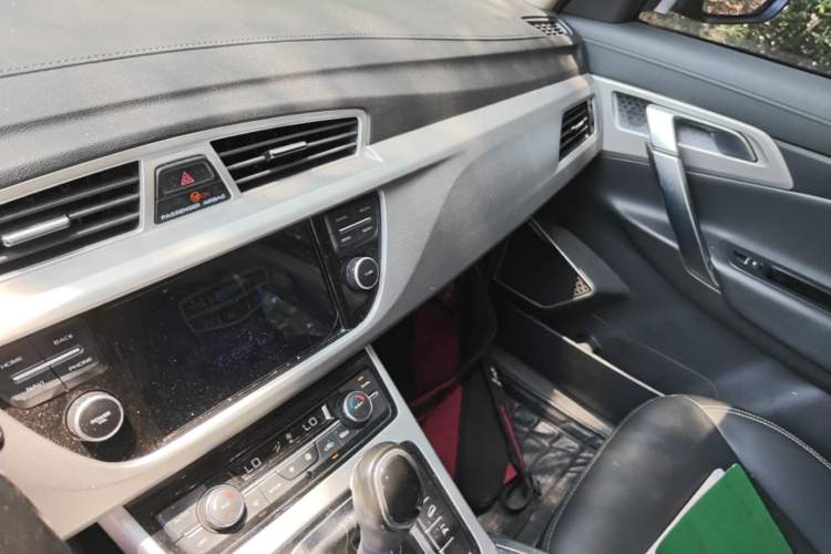 Used Geely Auto Emgrand X7 Sport 2016 1.8TD Automatic ZhiShang Model Audio And AC Panel