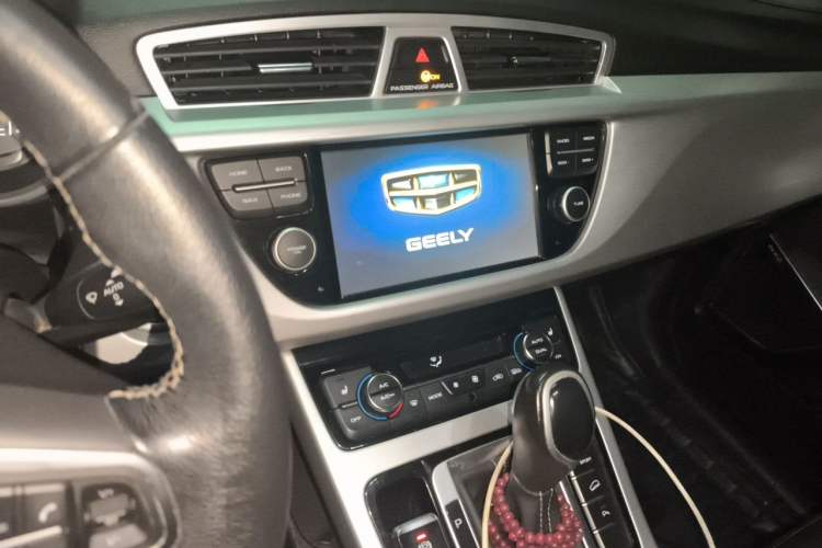 Used Geely Auto Emgrand X7 Sport 2016 1.8TD Automatic Smart Model Audio And AC Panel