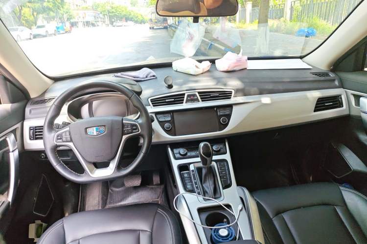 Used Geely Auto Emgrand X7 Sport 2016 1.8TD Automatic ZhiShang Model Center Console