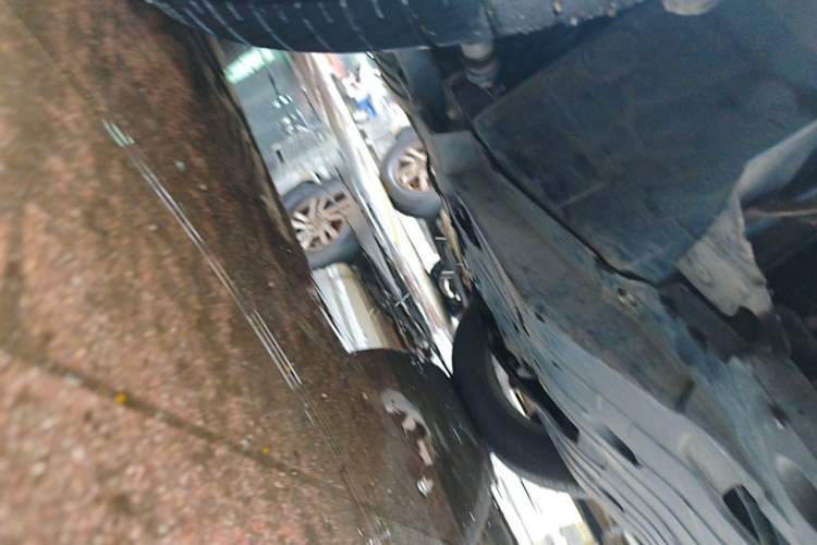 Used Geely Auto Emgrand X7 Sport 2016 2.0L Manual ZhiShang Version Chassis Front Right