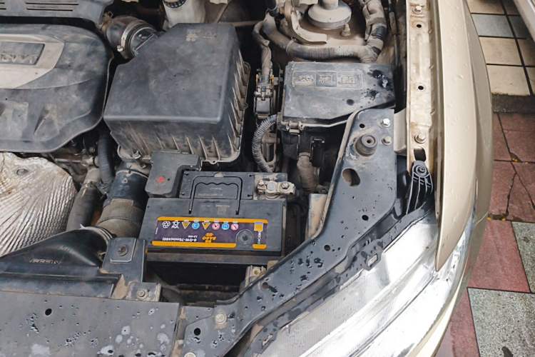 Used Geely Auto Emgrand X7 Sport 2016 2.0L Manual ZhiShang Version Engine Bay Left