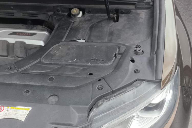 Used Geely Auto Emgrand X7 Sport 2016 1.8TD Automatic ZhiZun Version Engine Bay Left
