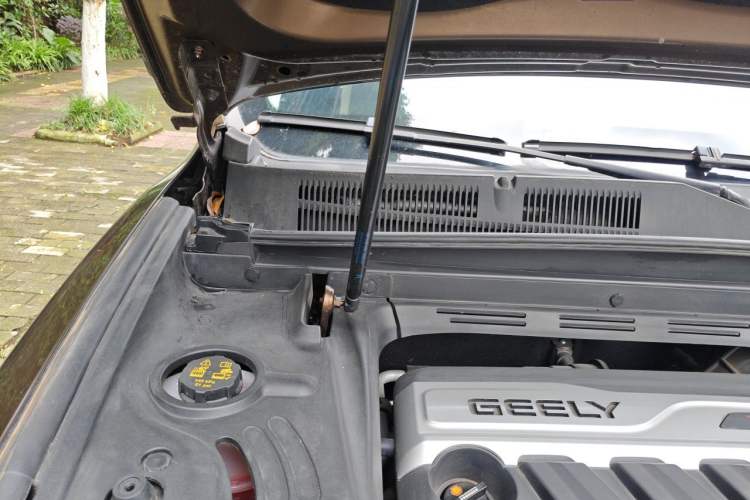 Used Geely Auto Emgrand X7 Sport 2016 1.8TD Automatic ZhiZun Version Engine Bay Right