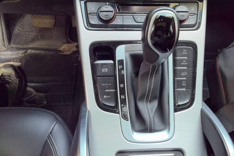 Used Geely Auto Emgrand X7 Sport 2016 1.8TD Automatic Smart Model Gear Lever