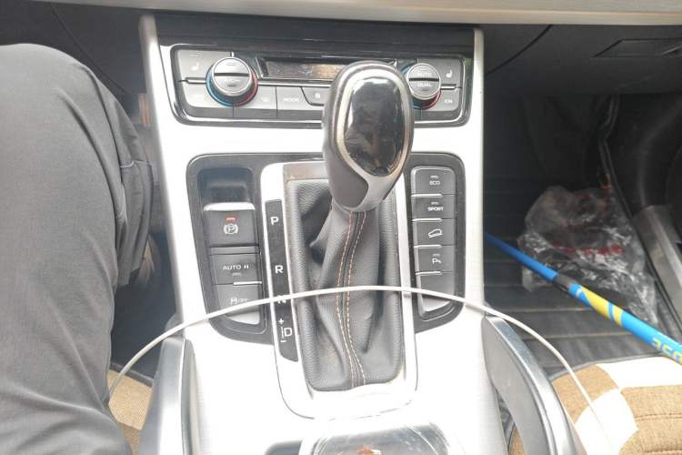 Used Geely Auto Emgrand X7 Sport 2016 1.8TD Automatic ZhiZun Version Gear Lever