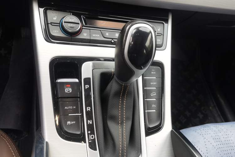 Used Geely Auto Emgrand X7 Sport 2016 1.8TD Automatic ZhiZun Version Gear Lever