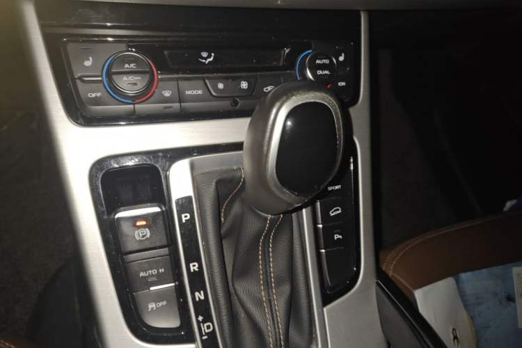 Used Geely Auto Emgrand X7 Sport 2016 1.8TD Automatic ZhiZun Version Gear Lever