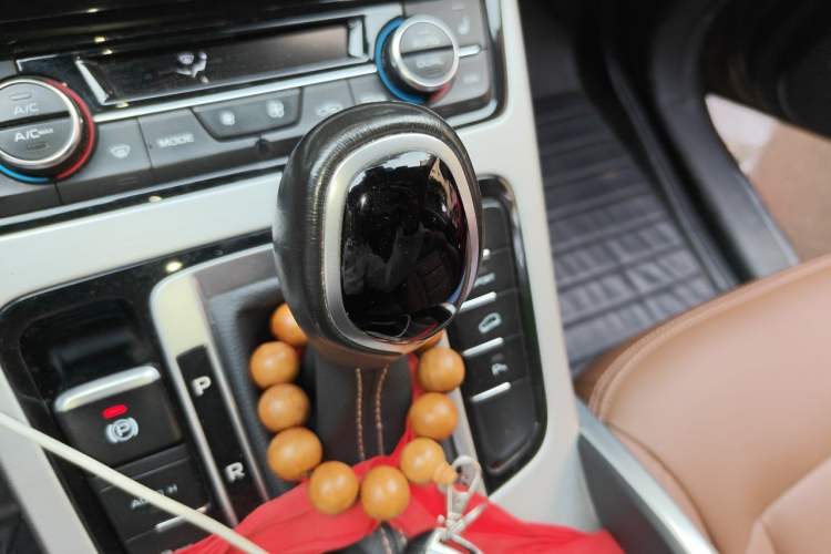 Used Geely Auto Emgrand X7 Sport 2016 1.8TD Automatic ZhiZun Version Gear Lever