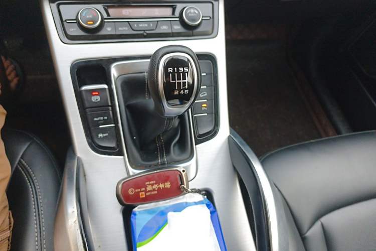 Used Geely Auto Emgrand X7 Sport 2016 2.0L Manual ZhiShang Version Gear Lever