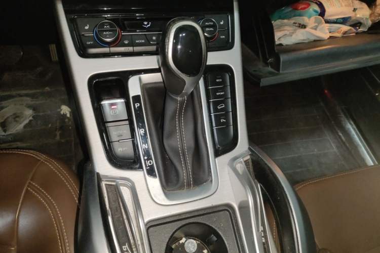Used Geely Auto Emgrand X7 Sport 2016 1.8TD Automatic ZhiZun Version Gear Lever