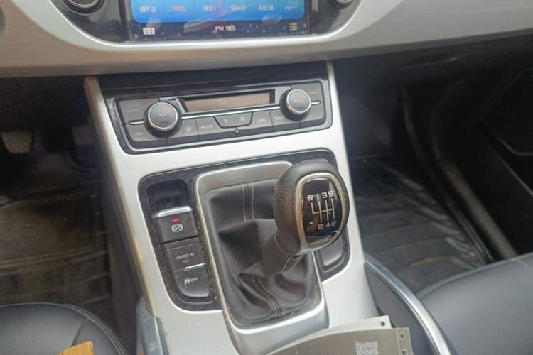 Used Geely Auto Emgrand X7 Sport 2016 1.8TD Manual ZhiShang Model Gear Lever