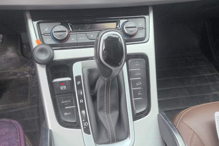 Used Geely Auto Emgrand X7 Sport 2016 1.8TD Automatic ZhiZun Version Gear Lever