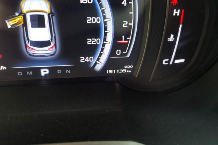 Used Geely Auto Emgrand X7 Sport 2016 1.8TD Automatic Smart Model Odometer Close Up