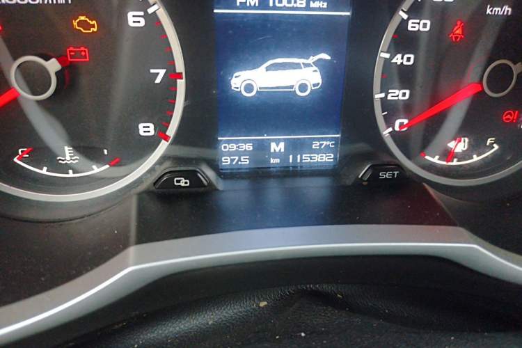 Used Geely Auto Emgrand X7 Sport 2016 2.0L Manual ZhiShang Version Odometer Close Up