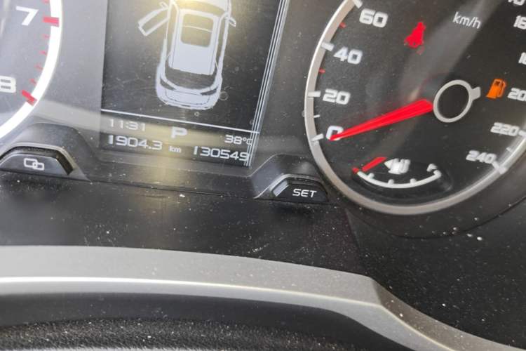 Used Geely Auto Emgrand X7 Sport 2016 1.8TD Automatic ZhiShang Model Odometer Close Up