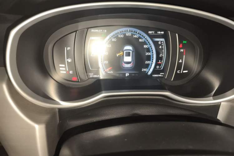 Used Geely Auto Emgrand X7 Sport 2016 1.8TD Automatic Smart Model Odometer Close Up
