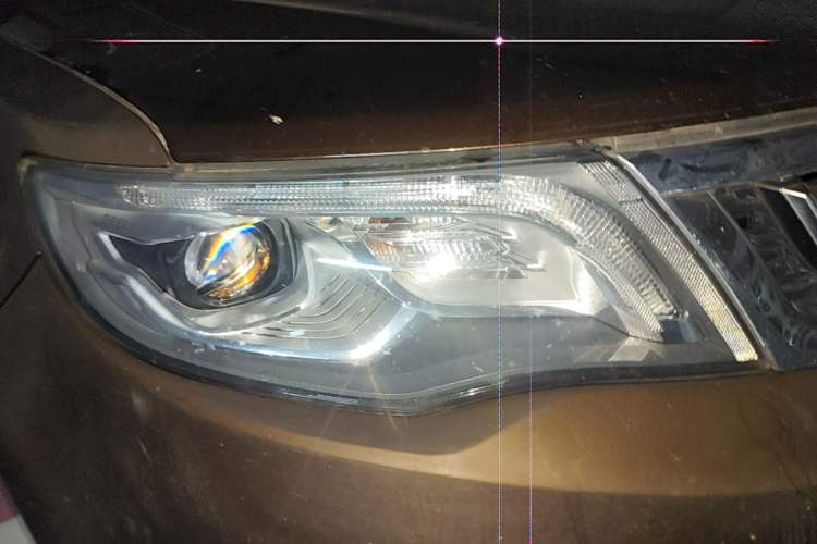 Used Geely Auto Emgrand X7 Sport 2016 1.8TD Automatic ZhiZun Version Right Front Headlight