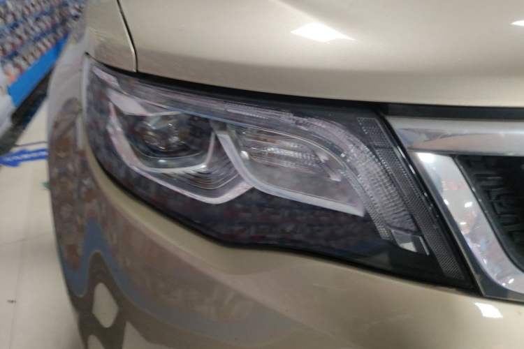 Used Geely Auto Emgrand X7 Sport 2016 1.8TD Automatic ZhiZun Version Right Front Headlight