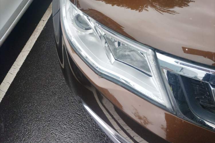 Used Geely Auto Emgrand X7 Sport 2016 1.8TD Automatic ZhiShang Model Right Front Headlight