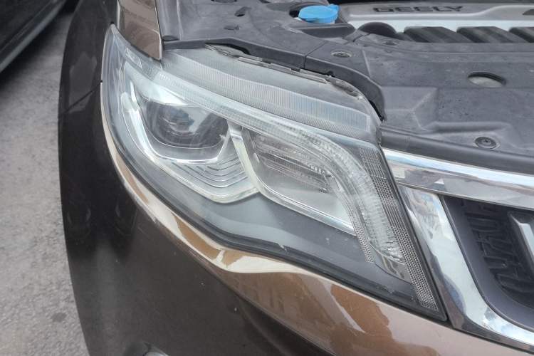Used Geely Auto Emgrand X7 Sport 2016 1.8TD Automatic ZhiZun Version Right Front Headlight
