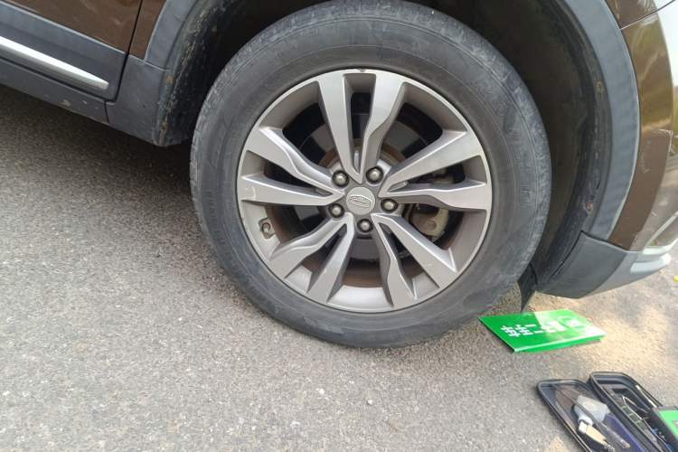 Used Geely Auto Emgrand X7 Sport 2016 1.8TD Manual ZhiShang Model Right Front Wheel Hub