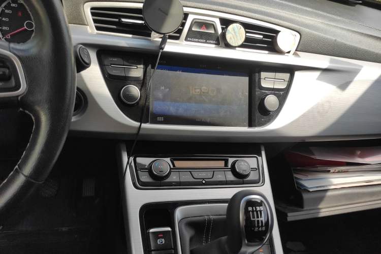 Used Geely Auto Emgrand X7 Sport 2016 2.0L Manual ZhiShang Version Audio And AC Panel