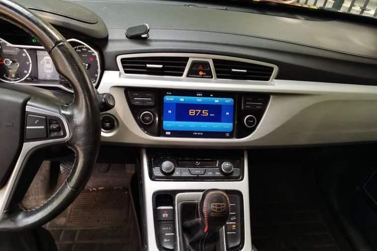 Used Geely Auto Emgrand X7 Sport 2016 2.0L Manual Smart Connect Version Audio And AC Panel